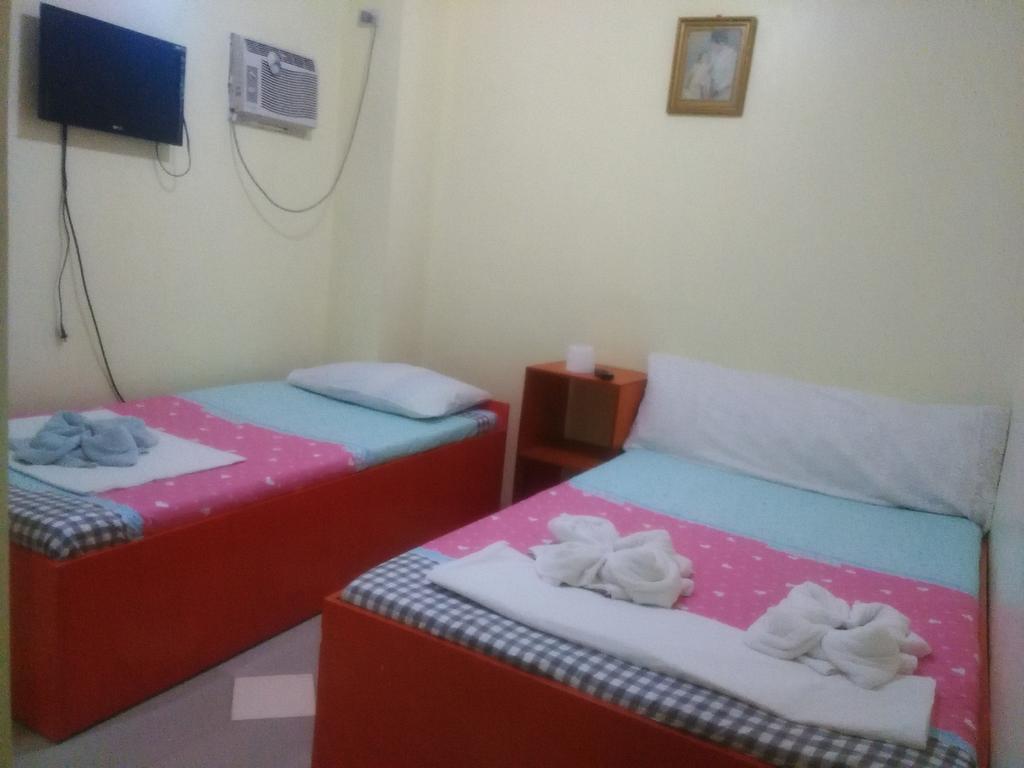Aranas-Carillo Travellers Inn Kalibo Pokoj fotografie