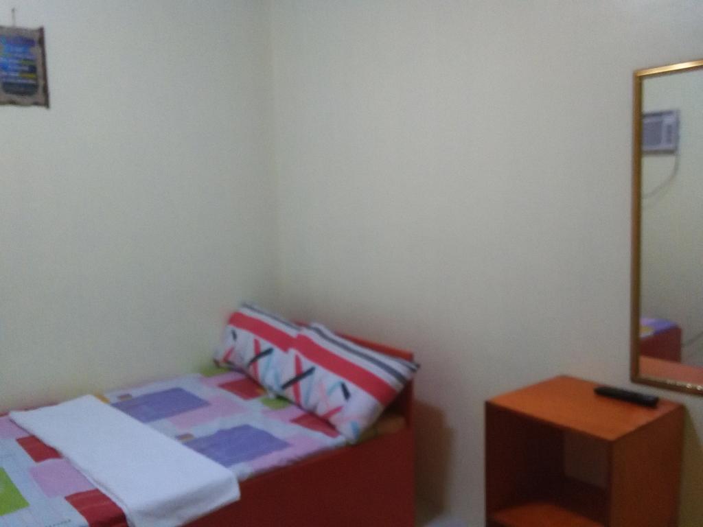 Aranas-Carillo Travellers Inn Kalibo Pokoj fotografie