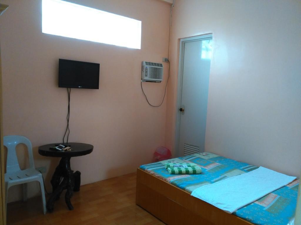 Aranas-Carillo Travellers Inn Kalibo Pokoj fotografie